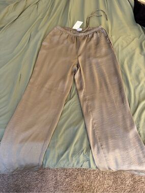Wide-Leg Elastic-Waist Pants in light green